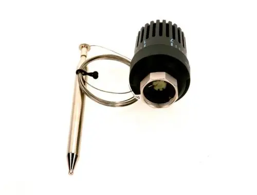 Temperaturregler von Bosch mit Tauchfühler, bestehend aus einem metallischen Sondenansatz und einem schwarzen Regelkörper mit graduierter Skala.